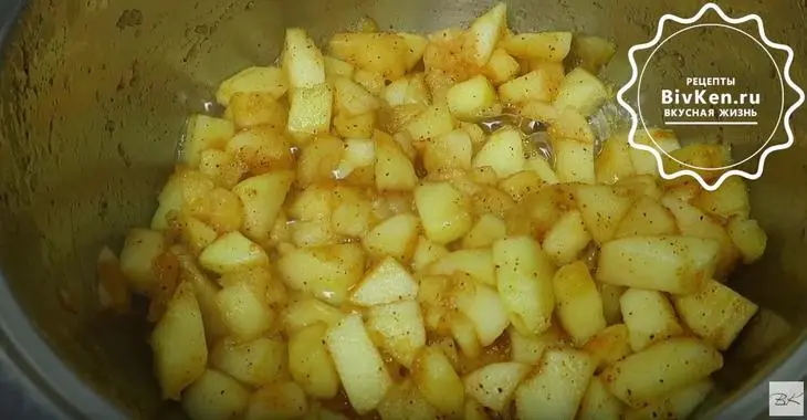 Яблочный чизкейк с миндальной крошкой: шаг 3