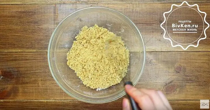Яблочный чизкейк с миндальной крошкой: шаг 4