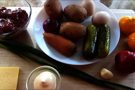 Салат с печенью и мандаринами: шаг 1