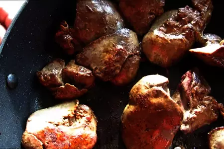 Салат с печенью и мандаринами: шаг 2
