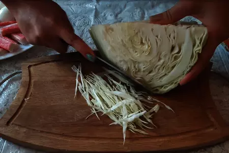 Крабовый салат с капустой: шаг 1