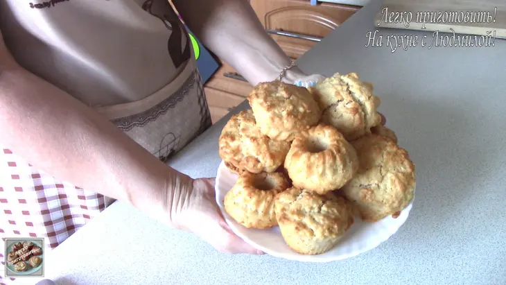 Ароматные кексы с яблоками и кокосовой стружкой. легко приготовить!: шаг 7