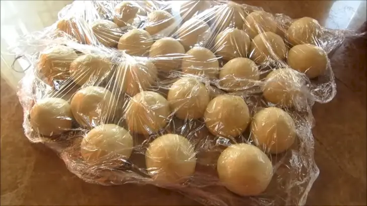 Пирог из пирожков с брынзой и вялеными томатами: шаг 5