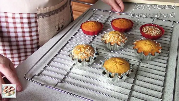 Пышные и очень вкусные морковные кексы.: шаг 6