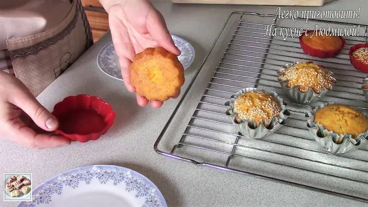 Пышные и очень вкусные морковные кексы.: шаг 7