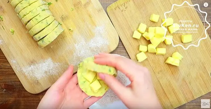 Картофельные лепешки с сыром: шаг 3