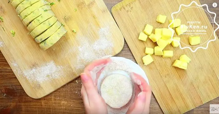 Картофельные лепешки с сыром: шаг 4