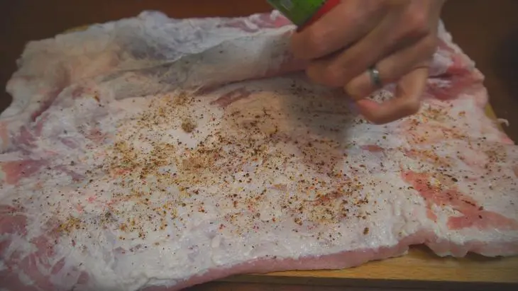 Мясной рулет с квашеной капустой: шаг 2