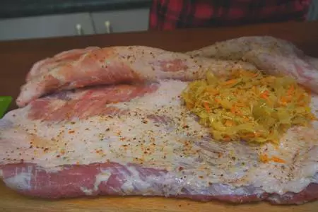Мясной рулет с квашеной капустой: шаг 5