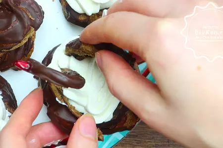Пирожное черный лебедь заварное со сливками: шаг 7