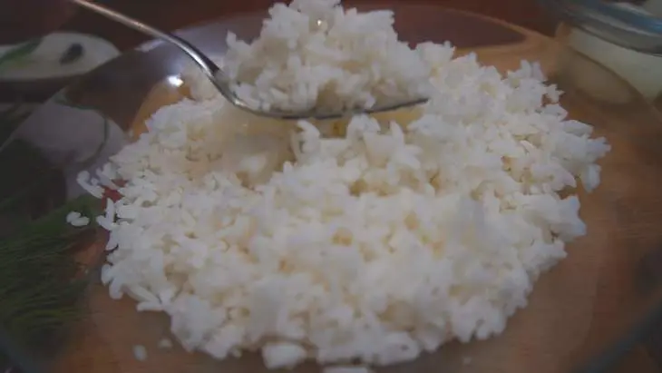 Салат с морепродуктами на праздничный стол: шаг 1
