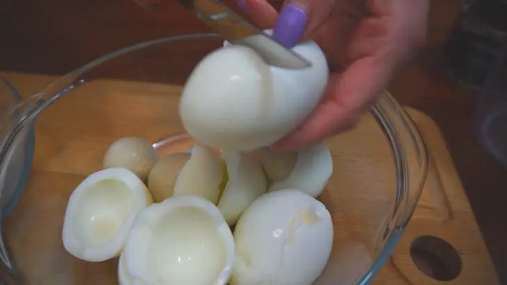 Салат с морепродуктами на праздничный стол: шаг 2