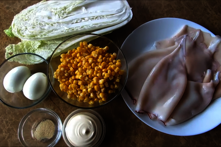 Сочный салат с кальмарами и пекинской капустой: шаг 1