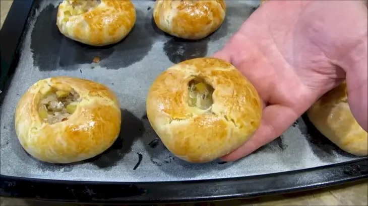 Пироги с картошкой и мясом!: шаг 9