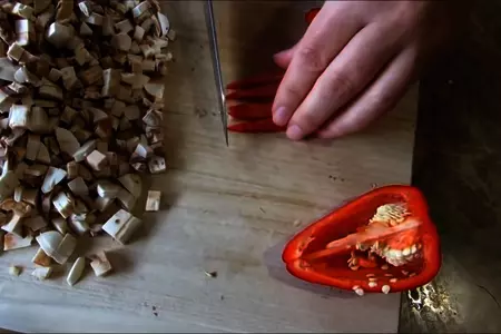 Мясные рулетики с овощами: шаг 4