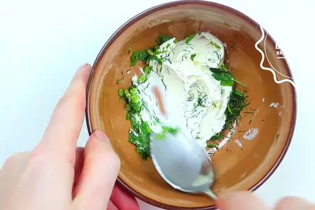 Салат из свеклы с чесноком, орехами и сыром на новый год: шаг 5