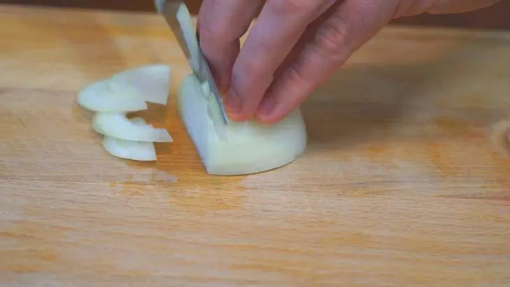 Мясной салат на праздничный стол: шаг 3