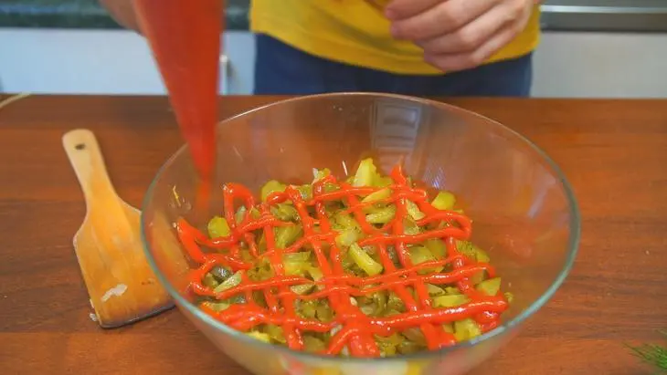 Мясной салат на праздничный стол: шаг 7