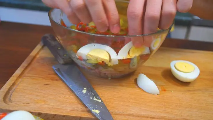 Мясной салат на праздничный стол: шаг 8