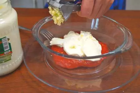 Праздничная закуска из запеченных свиных ушек: шаг 5