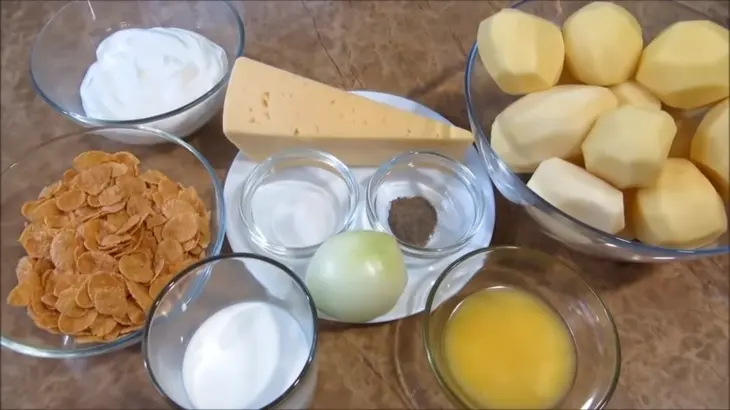 Посыпьте кукурузными хлопьями картофель / удивительное блюдо!: шаг 1