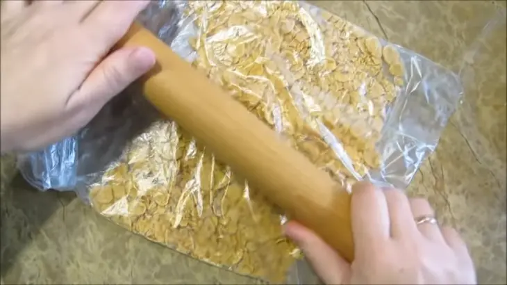 Посыпьте кукурузными хлопьями картофель / удивительное блюдо!: шаг 5
