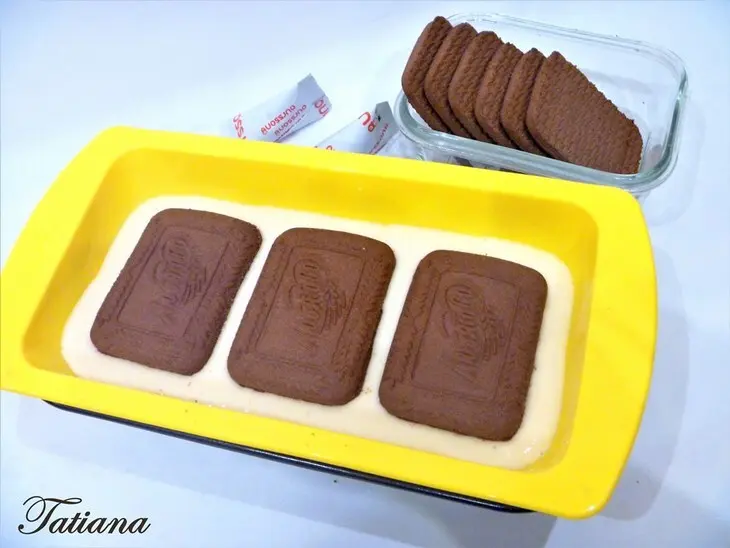 Десерт из ряженки с печеньем: шаг 2