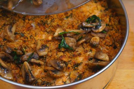 Горячая закуска с лососем и грибами: шаг 9
