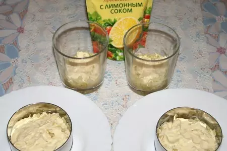 Нежный салат "мимоза" с консервированной сёмгой: шаг 6