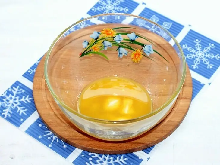 Двухслойный яблочный пирог с орешками: шаг 1