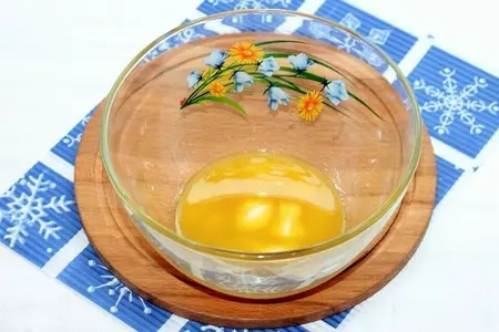 Двухслойный яблочный пирог с орешками: шаг 1