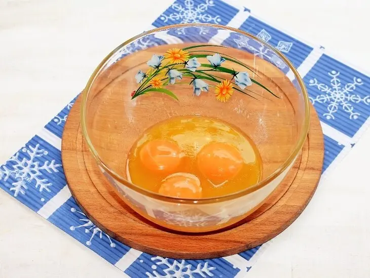 Двухслойный яблочный пирог с орешками: шаг 3