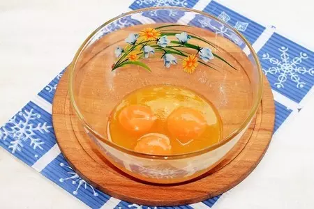 Двухслойный яблочный пирог с орешками: шаг 3