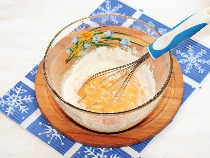 Двухслойный яблочный пирог с орешками: шаг 5