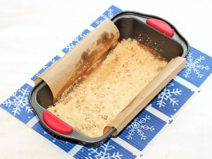 Двухслойный яблочный пирог с орешками: шаг 10