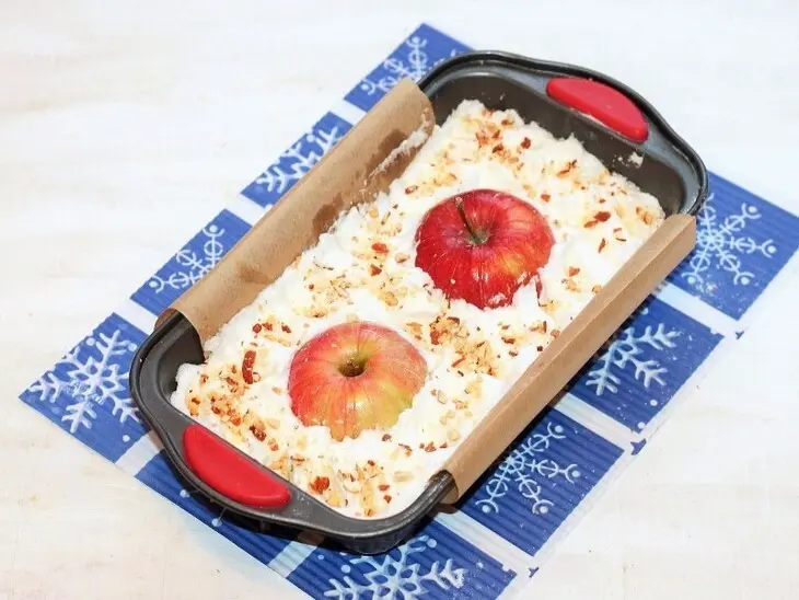 Двухслойный яблочный пирог с орешками: шаг 15
