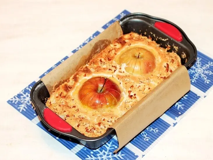 Двухслойный яблочный пирог с орешками: шаг 16