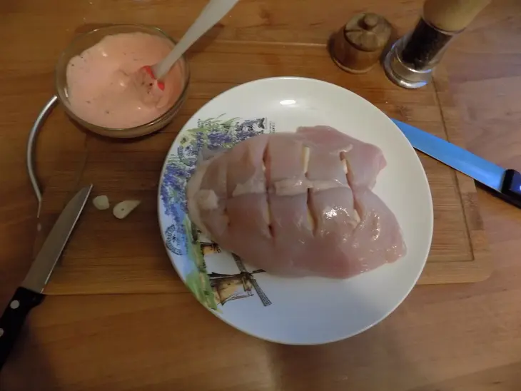 Куриная грудка с чёрными сухариками по - махеевски: шаг 2