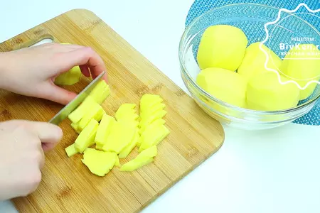 Картошка в мультиварке: шаг 1