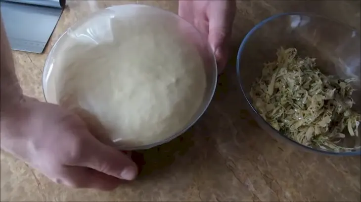Рогалики с капустой: шаг 4