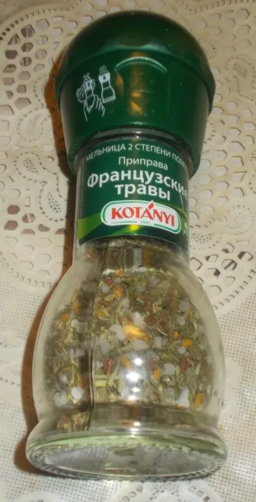 Салат с  маринованными опятами: шаг 4