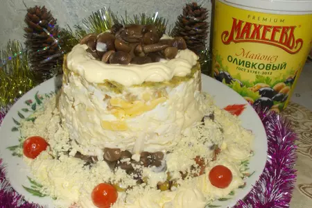 Салат с  маринованными опятами: шаг 7