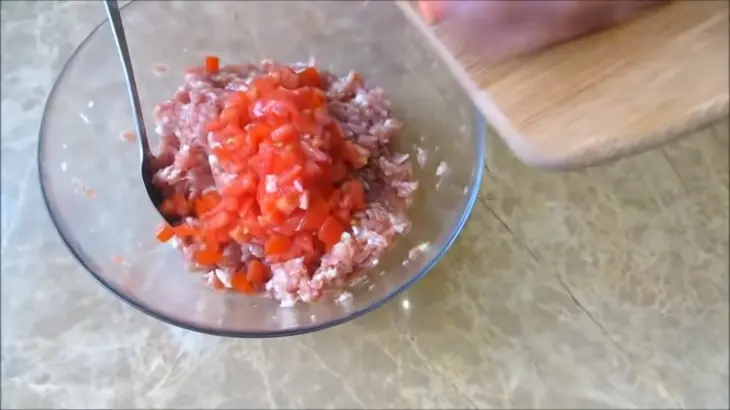 Закусочный рулет с фаршем: шаг 2