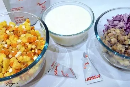 Салат с сельдью в кефирном желе: шаг 4