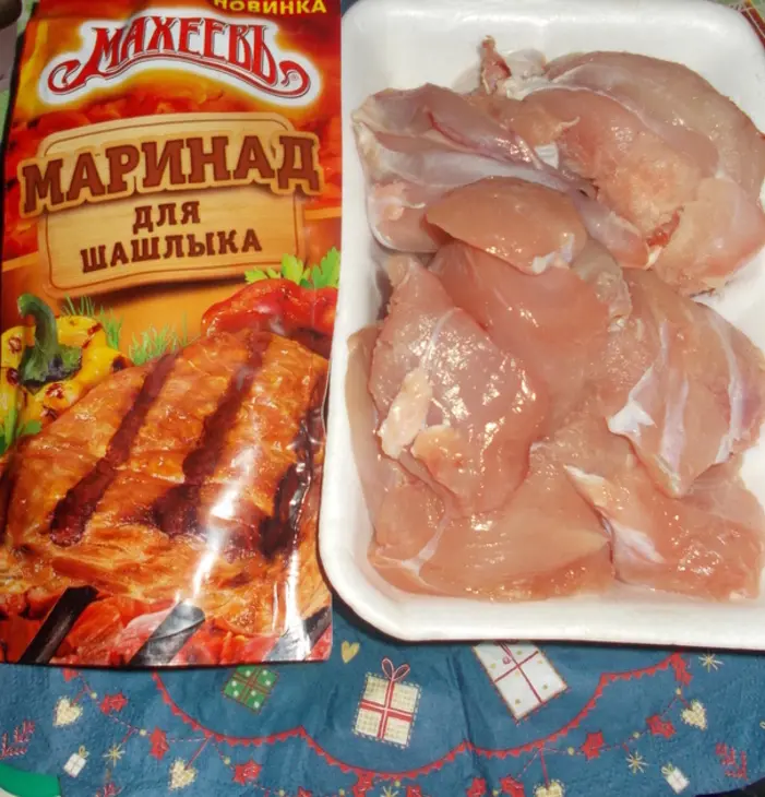 Салат с индейкой рисом и огурцом: шаг 1