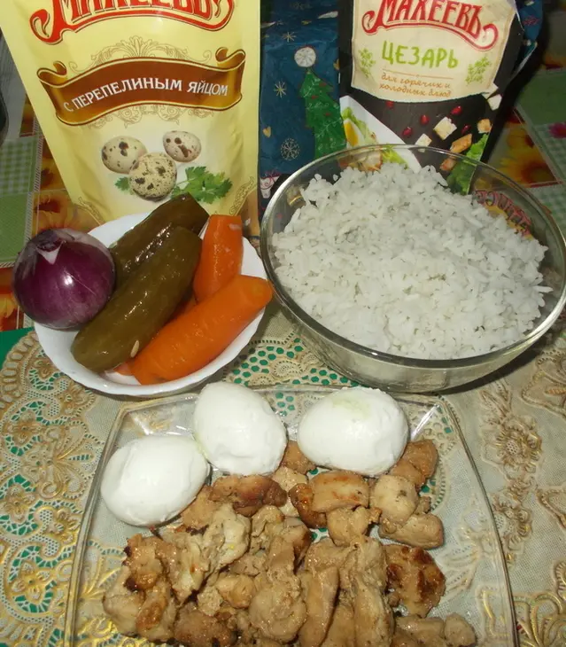 Салат с индейкой рисом и огурцом: шаг 4