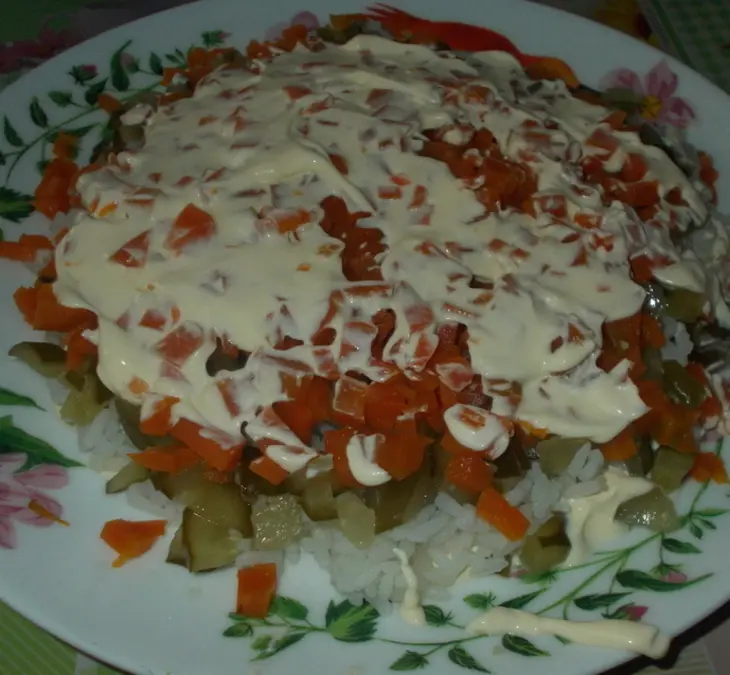 Салат с индейкой рисом и огурцом: шаг 5