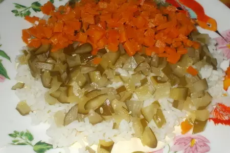 Салат с индейкой рисом и огурцом: шаг 6