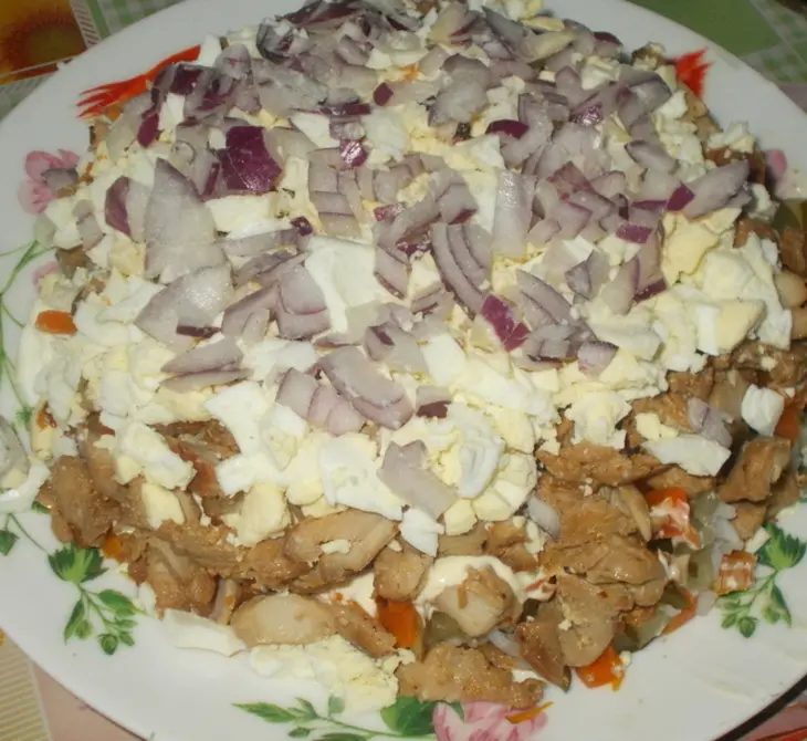 Салат с индейкой рисом и огурцом: шаг 7
