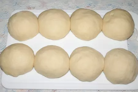 Новогодние булочки "счастливые свинки": шаг 7